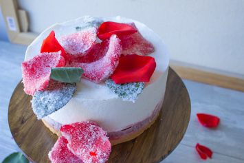 Торт чизкейк с клубникой cream royal. 21. Торт чизкейк с клубникой cream royal фото. Торт чизкейк с клубникой cream royal-21. картинка Торт чизкейк с клубникой cream royal. картинка 21. Во многих семьях чизкейк клубничный – одно из любимых блюд. Существует множество рецептов его приготовления, в том числе и с пошаговыми фото. Мы готовы поделиться самыми востребованными рецептами, как быстро и вкусно приготовить любимый десерт.