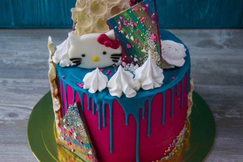 Цветные подтёки на торте