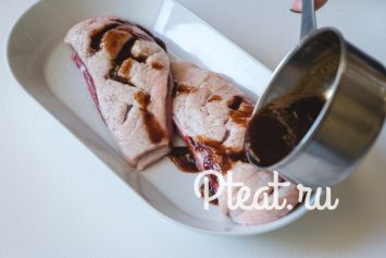 маринад для утиной грудки рецепт на сковороде. DSC06603. маринад для утиной грудки рецепт на сковороде фото. маринад для утиной грудки рецепт на сковороде-DSC06603. картинка маринад для утиной грудки рецепт на сковороде. картинка DSC06603. Сегодня купить целую тушку утки или отдельно от нее филе несложно. Она продается во многих магазинах и рынках. Продается филе иногда уже готовое, а иногда на кости. В этом случае при помощи острого ножа его нужно аккуратно отделить от костей и разрезать по центру мясную часть на две половинки. Шкурку можете снять, а можете оставить, тогда она придаст блюду сочность.