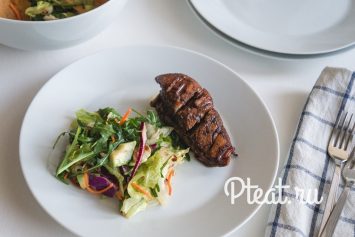 маринад для утиной грудки рецепт на сковороде. DSC06616. маринад для утиной грудки рецепт на сковороде фото. маринад для утиной грудки рецепт на сковороде-DSC06616. картинка маринад для утиной грудки рецепт на сковороде. картинка DSC06616. Сегодня купить целую тушку утки или отдельно от нее филе несложно. Она продается во многих магазинах и рынках. Продается филе иногда уже готовое, а иногда на кости. В этом случае при помощи острого ножа его нужно аккуратно отделить от костей и разрезать по центру мясную часть на две половинки. Шкурку можете снять, а можете оставить, тогда она придаст блюду сочность.