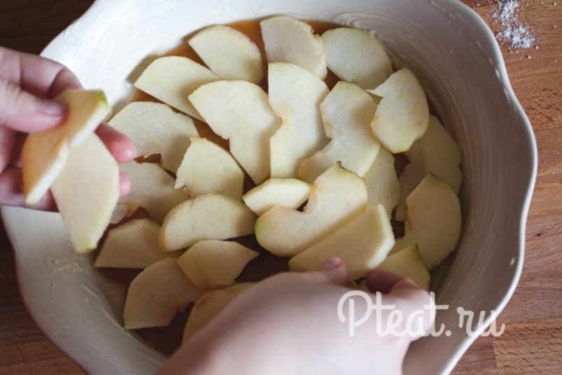 Пирог перевёртыш с яблоками