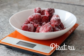 Шоколадный бисквитный торт: рецепты на молоке, кефире и кипятке с разными начинками