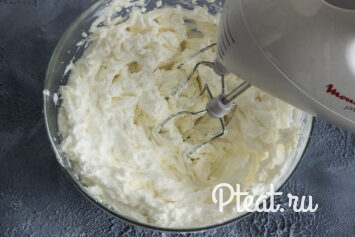 Как украсить торт малиной: рецепт торта 'Красный бархат'. Торт с малиной слоями пошагово