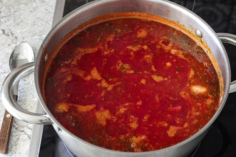 когда добавлять зажарку в борщ