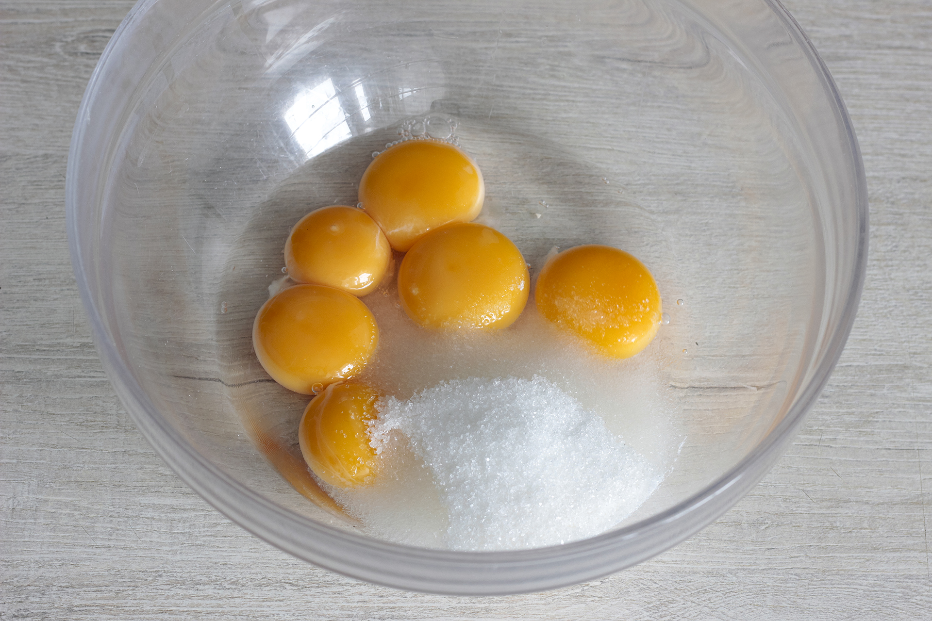 Бисквит на желтках для торта сердце