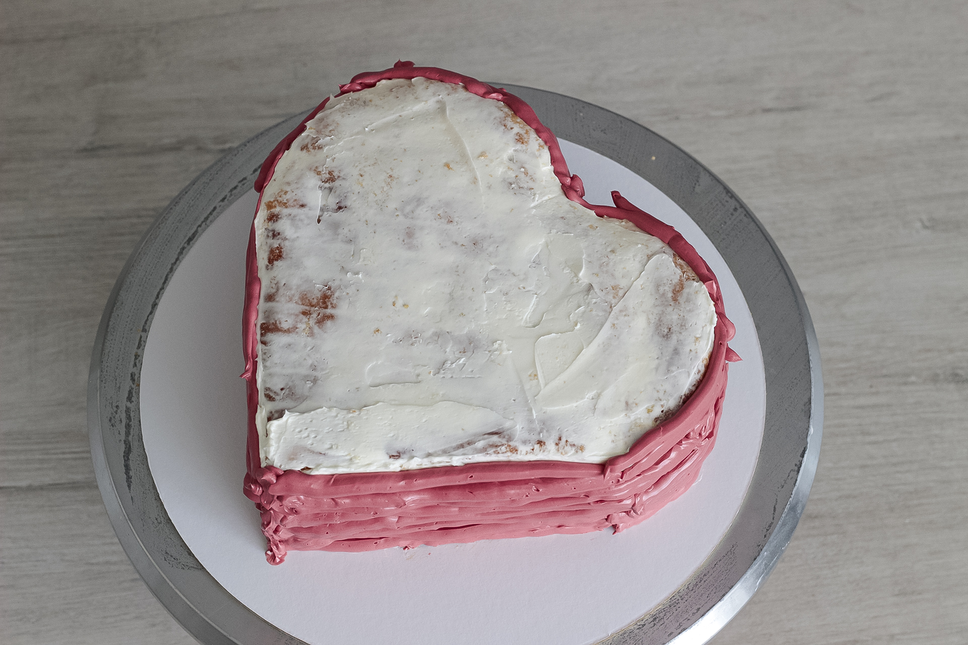 Декор торта сердце в стиле ламбет